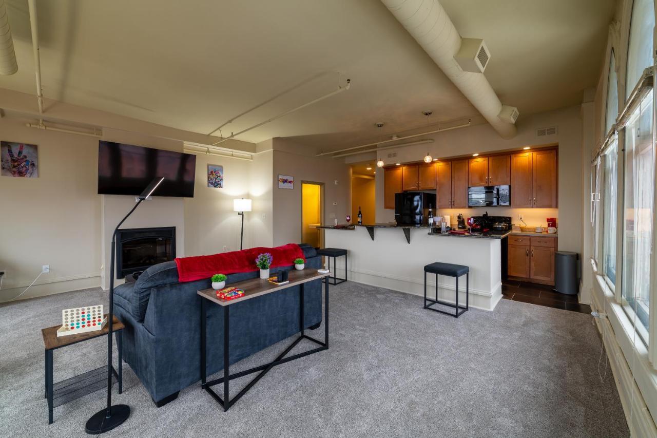 Апартаменты King Bed W/ Panoramic Views Of Dt! Рочестер Экстерьер фото